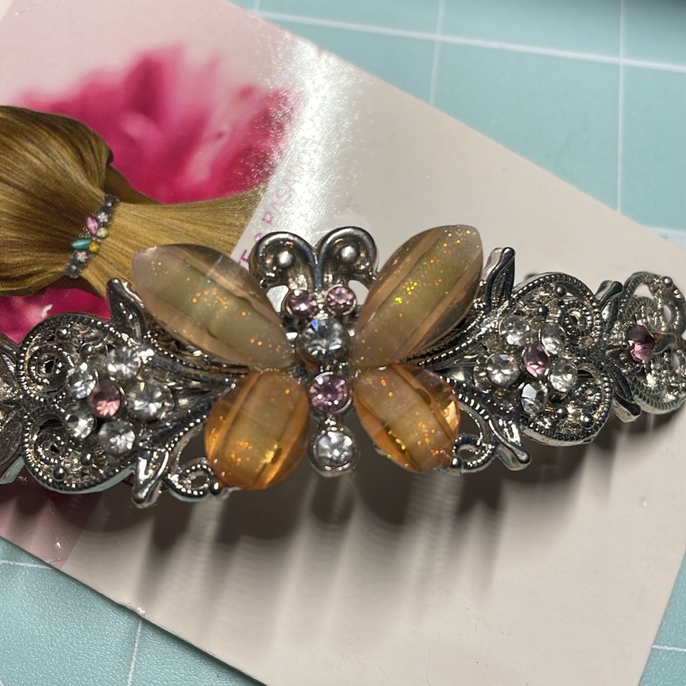 Barrette Conair sophisticates new, original packaging
